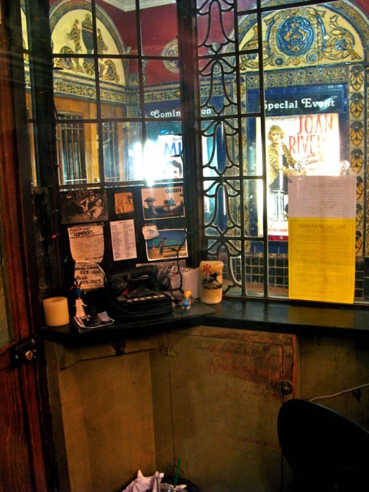 la cabine du guichetier / ticket booth